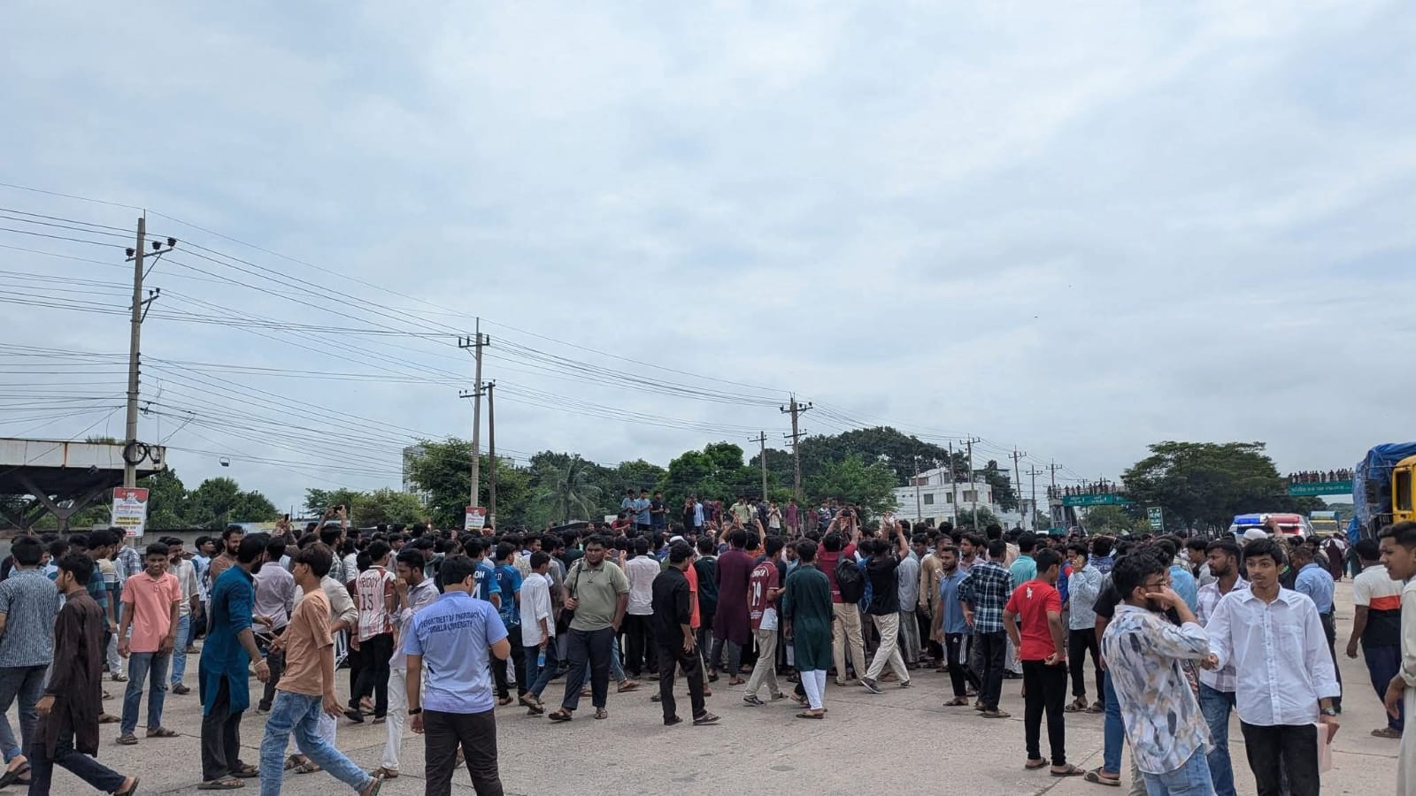 অপ্রতিম হত্যার বিচার চেয়ে কুমিল্লায় ঢাকা-চট্টগ্রাম মহাসড়ক অবরোধ
