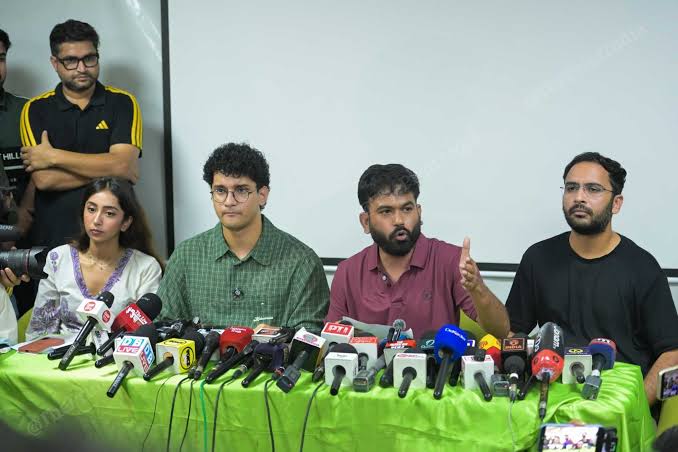 ভারতের সিইসিকে পদত্যাগের আল্টিমেটাম, ৪৮ ঘণ্টা সময় দিল ‘ককরোচ পার্টি’